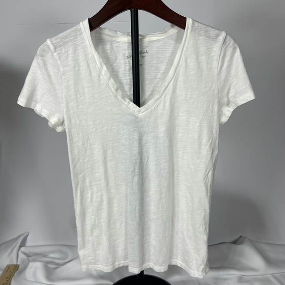 Universal Thread Classic White Tee - Picture 1 of 5